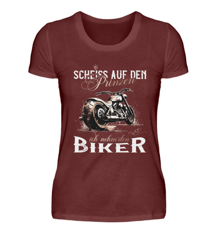 Ein T-Shirt für Motorradfahrerinnen von Wingbikers mit dem Aufdruck, Scheiß auf den Prinzen, ich nehm' den Biker, in weinrot.