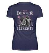 Ein T-Shirt für Motorradfahrerinnen von Wingbikers mit dem Aufdruck, I Kissed A Biker And I Liked It, als Backprint in navy blau.