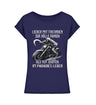 Ein T-Shirt für Motorradfahrerinnen von Wingbikers mit dem Aufdruck, Lieber mit Freunden zur Hölle fahren, als mit Idioten im Paradies leben, - leger geschnitten, in navy blau.