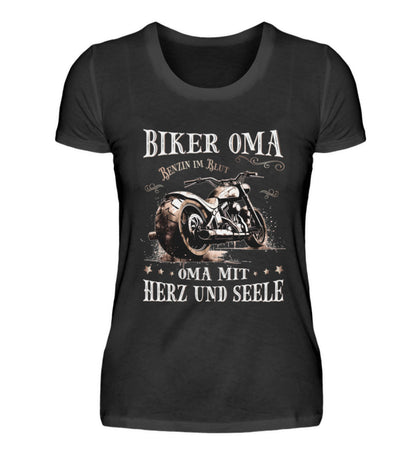 Ein T-Shirt für Motorradfahrerinnen von Wingbikers mit dem Aufdruck, Biker Oma - Benzin im Blut - Oma mit Herz und Seele, in schwarz.