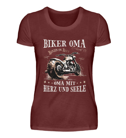 Ein T-Shirt für Motorradfahrerinnen von Wingbikers mit dem Aufdruck, Biker Oma - Benzin im Blut - Oma mit Herz und Seele, in weinrot.