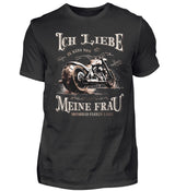 Ein Biker T-Shirt für Motorradfahrer von Wingbikers mit dem Aufdruck, Ich liebe meine Frau, wenn sie mich Motorrad fahren lässt! - in schwarz.