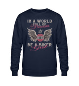 Ein Bikerin Sweatshirt für Motorradfahrerinnen von Wingbikers mit dem Aufdruck, In A World Full Of Princesses, Be A Biker Girl, in navy blau. 