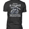 Ein Biker T-Shirt für Motorradfahrer von Wingbikers mit dem Aufdruck, Achtung alter Biker - Gib ihm Öl und hilf ihm auf sein Motorrad, als Back Print - in schwarz.