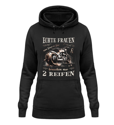 Ein Damen Hoodie für Motorradfahrerinnen von Wingbikers mit dem Aufdruck, Echte Frauen brauchen nur zwei Reifen, in schwarz.