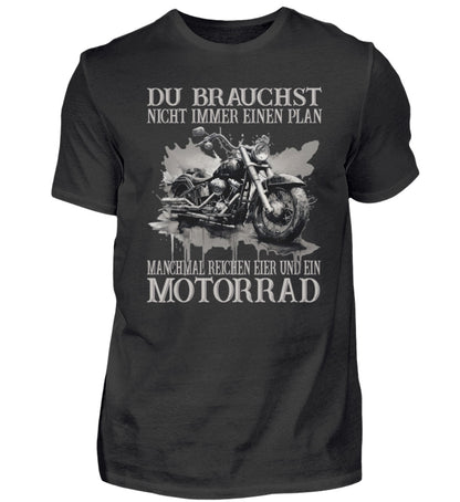 Ein Biker T-Shirt für Motorradfahrer von Wingbikers mit dem Aufdruck, Du brauchst nicht immer einen Plan - Manchmal reichen Eier und ein Motorrad - in schwarz.
