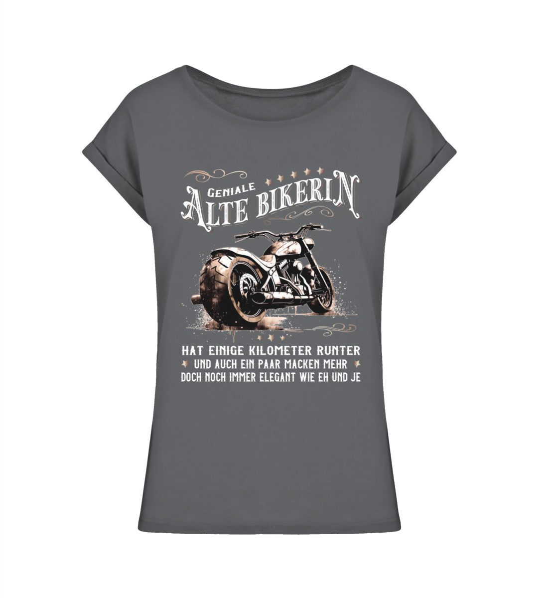 Ein Bikerin T-Shirt für Motorradfahrerinnen von Wingbikers mit dem Aufdruck, Alte Bikerin - Einige Kilometer Runter - Doch elegant wie eh und je - leger geschnitten, in dunkelgrau.