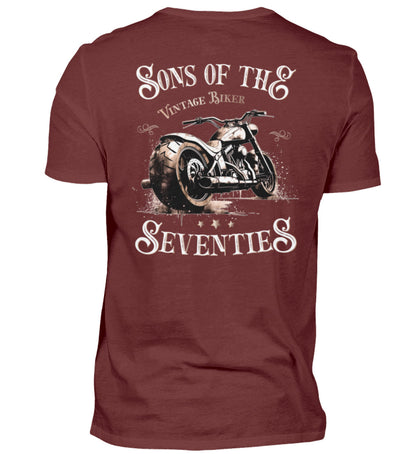 Ein T-Shirt für Motorradfahrer von Wingbikers mit dem Aufdruck, Sons of the Seventies - Vintage Biker, als Back Print, in weinrot.