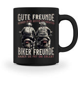 Eine Tasse für Motorradfahrer von Wingbikers mit dem beidseitigen Aufdruck, Gute Freunde kenne deine Geschichten - Biker haben sie mit dir erlebt, in schwarz.