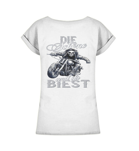 Ein Bikerin T-Shirt für Motorradfahrerinnen von Wingbikers mit dem Aufdruck, Die Schöne und ihr Biest - mit Back Print, leger geschnitten, in weiß.