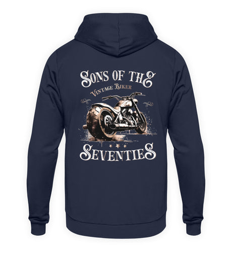 Ein Hoodie für Motorradfahrer von Wingbikers mit dem Aufdruck, Sons of the Seventies - Vintage Biker, als Back Print, in navy blau.