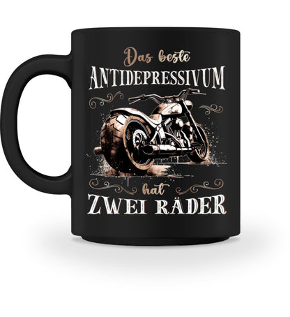 Eine Tasse für Motorradfahrer von Wingbikers, mit dem beidseitigen Aufdruck, Das beste Antidepressivum hat zwei Räder, in schwarz.