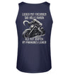 Ein Biker Tanktop von Wingbikers mit dem Aufdruck, Lieber mit Freunden zur Hölle fahren, als mit Idioten im Paradies leben - als Back Print, in navy blau.