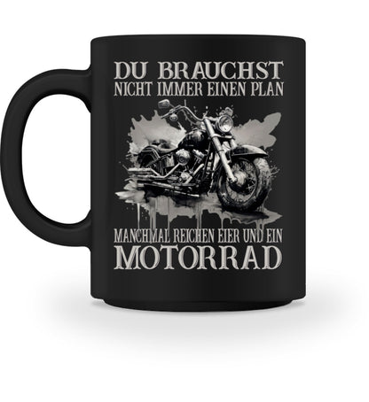 Eine Tasse für Motorradfahrer von Wingbikers, mit dem beidseitigen Aufdruck, Du brauchst nicht immer einen Plan - Manchmal reichen Eier und ein Motorrad, in schwarz.